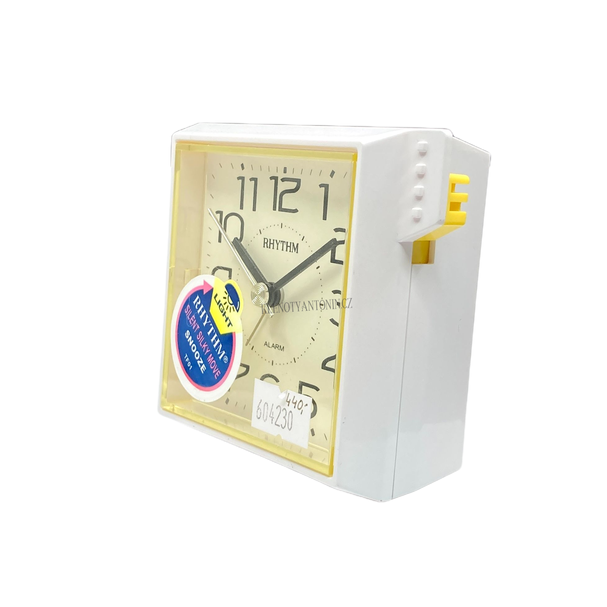 Ručičkový budík Rhythm s plynulým chodem