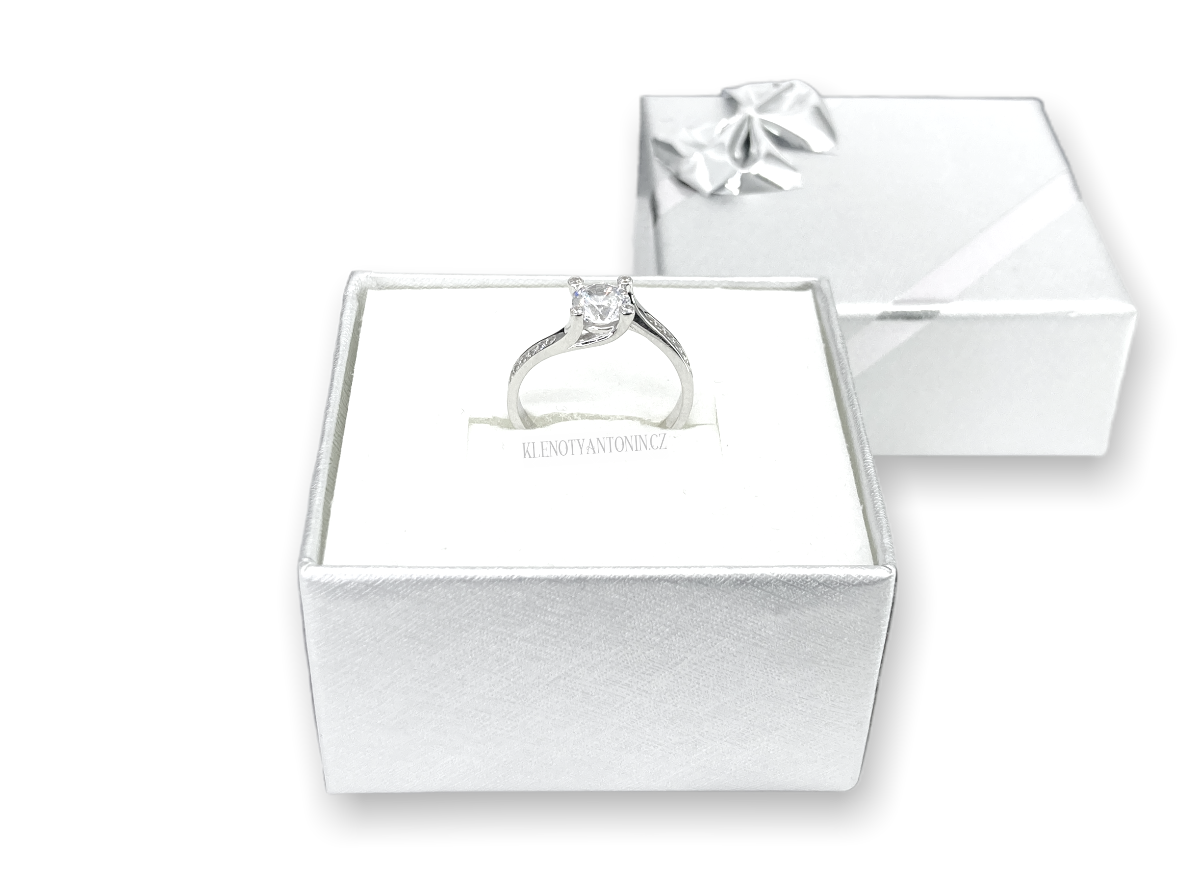 Zásnubní prsten z bílého zlata vel. 51 (585/1000, 2,23g)