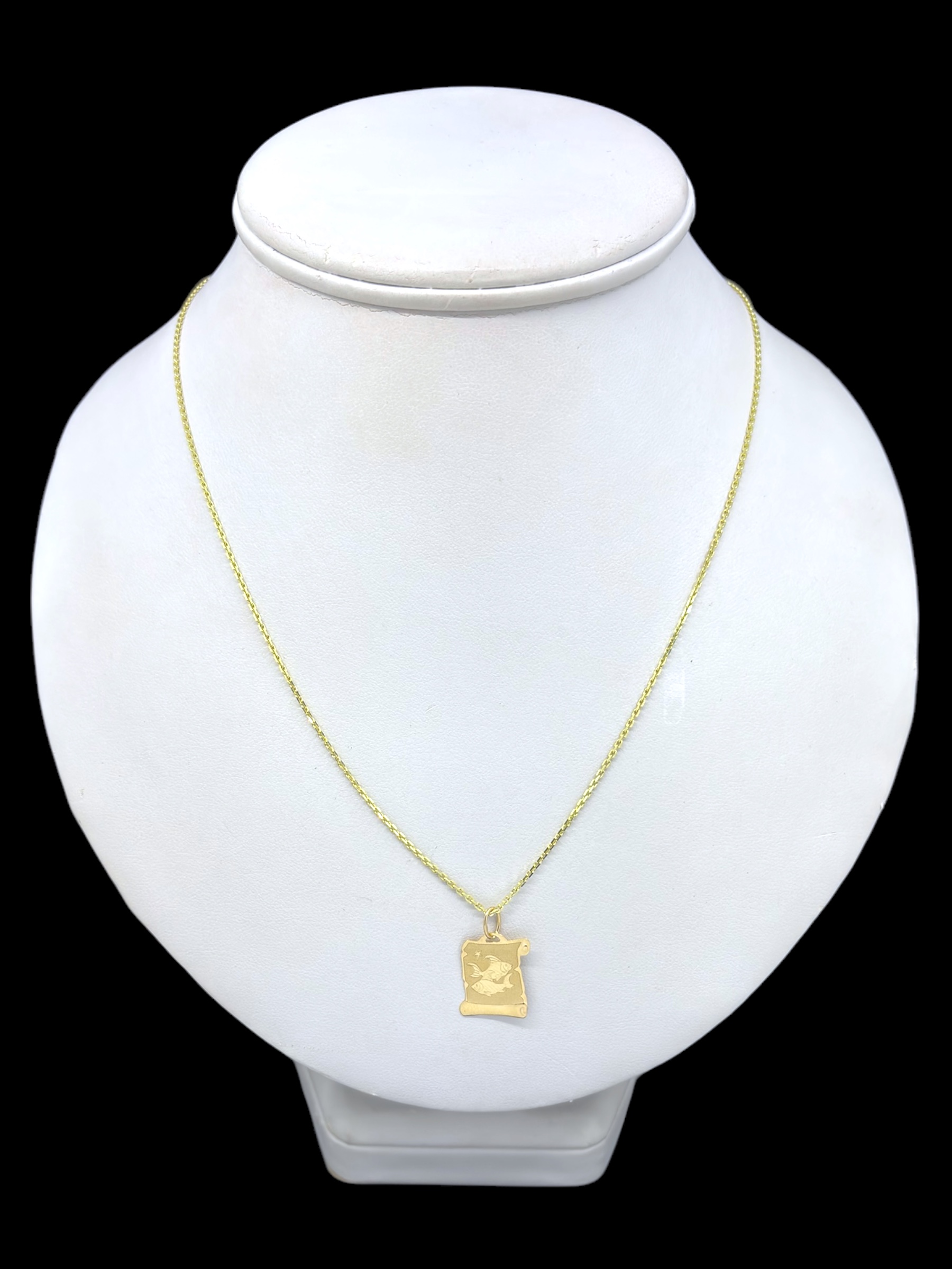 Zlatý přívěsek znamení Ryby v pergamenu (Au 585/1000, 0,53g)